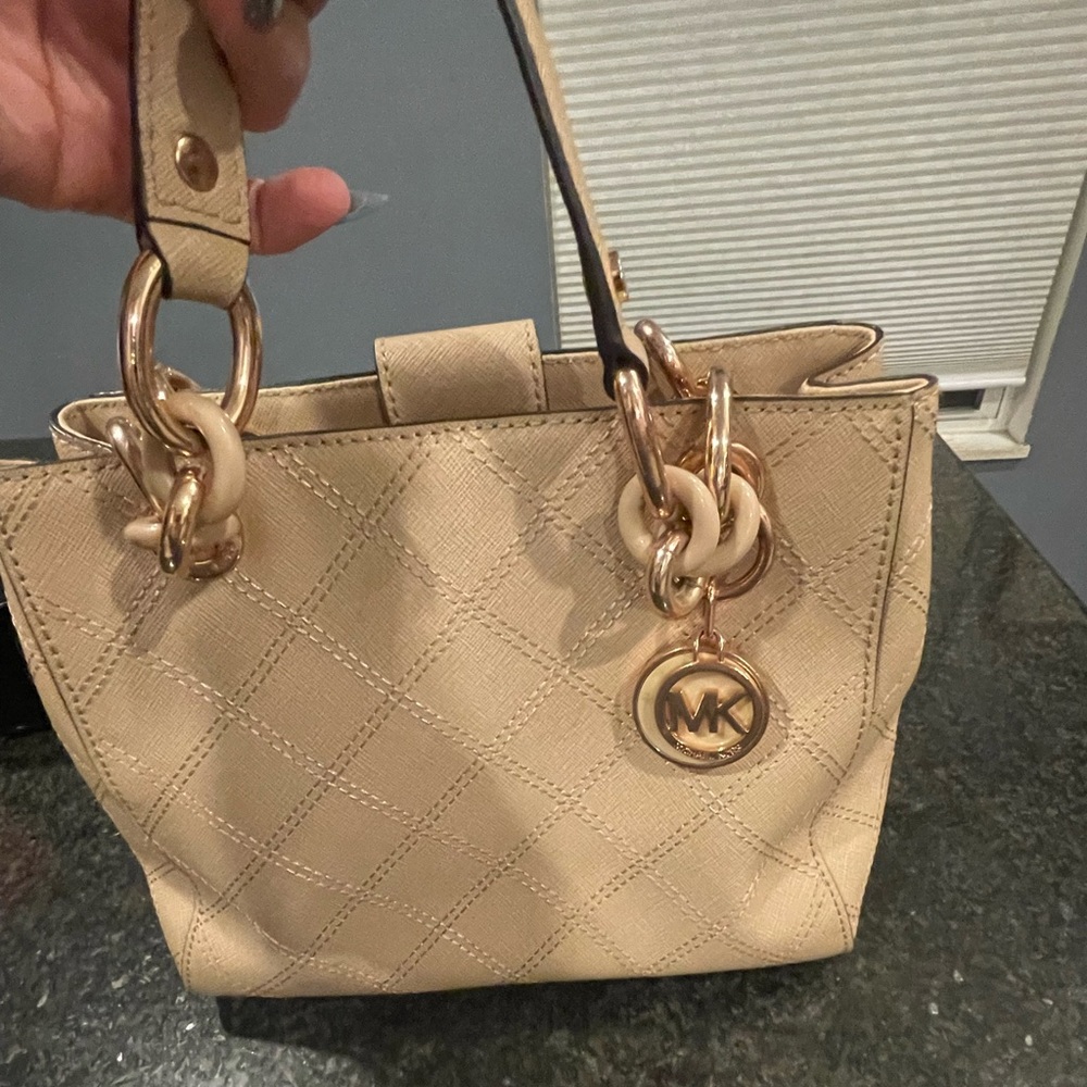 MK Cynthia satchel. Small.